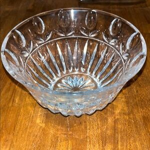 Beautiful Cut Block Tulip Decorative Crystal Bowl